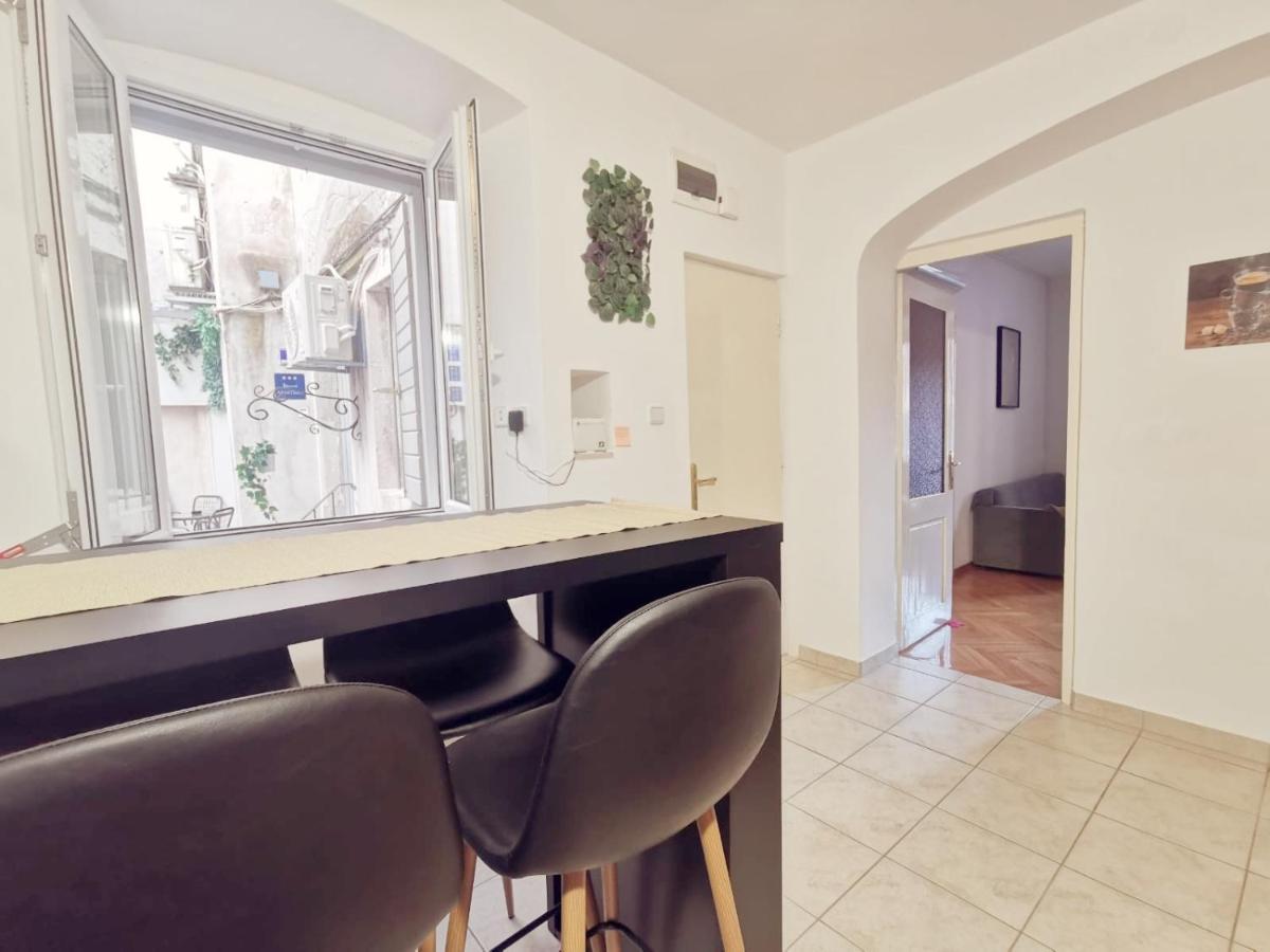 One Bedroom Apartment In The Old Town Split Exterior photo